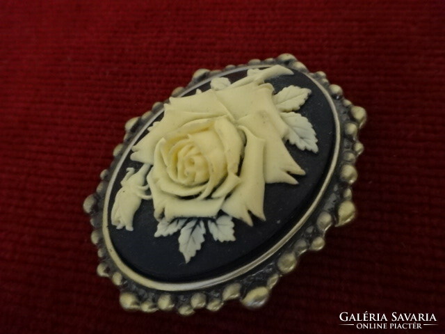 Rose pattern badge, brooch from the 60s, oval. Jokai.