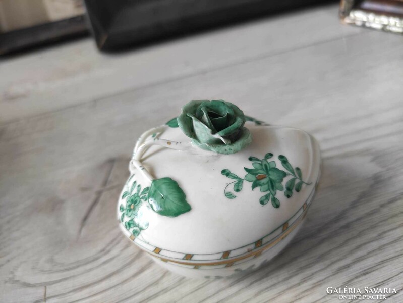 Antique Herend porcelain heart-shaped bonbonier with rose button