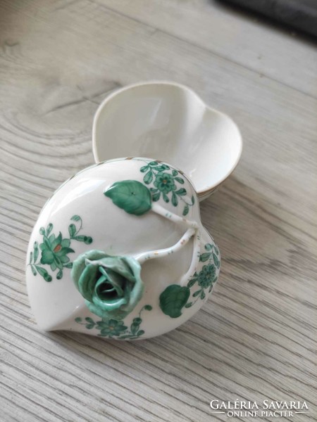 Antique Herend porcelain heart-shaped bonbonier with rose button