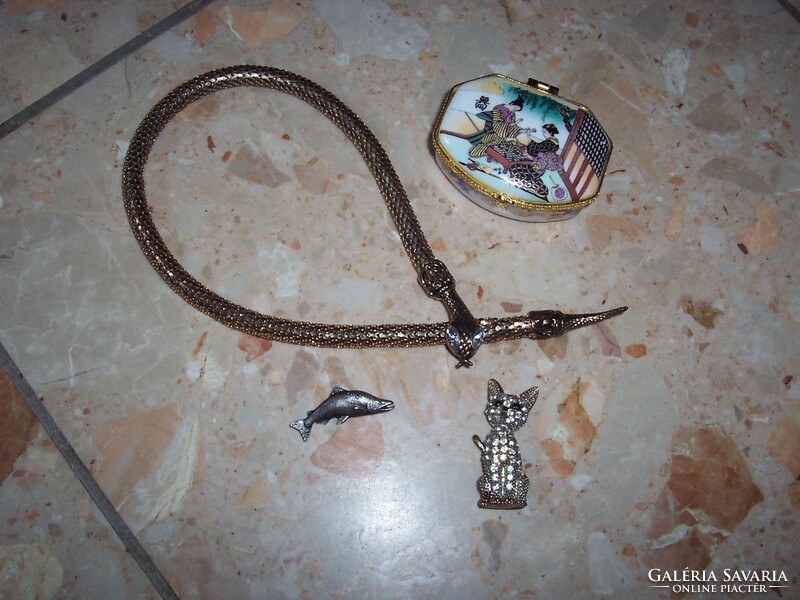 Kitten, Chinese porcelain box snake necklace, fish