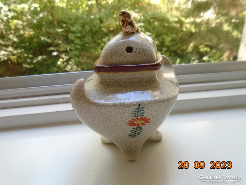 Hand-painted rhombus satsuma moriage incense burner, on 4 legs. With cracked glaze, cannon and flower pattern