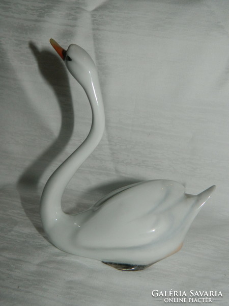 Herend swan