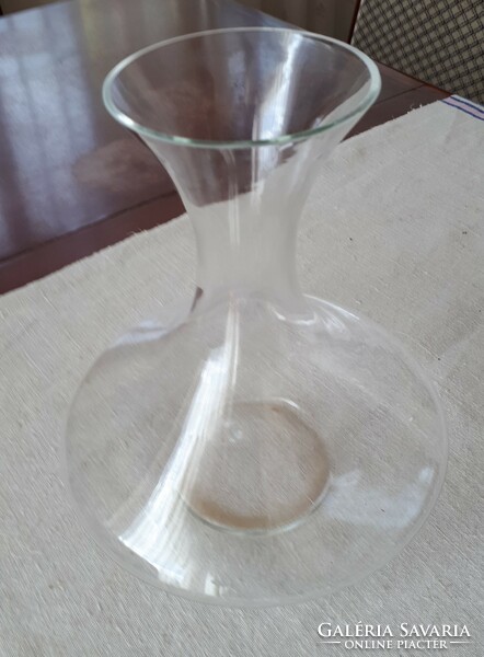 Smooth-lined, nice glass decanter / decanter