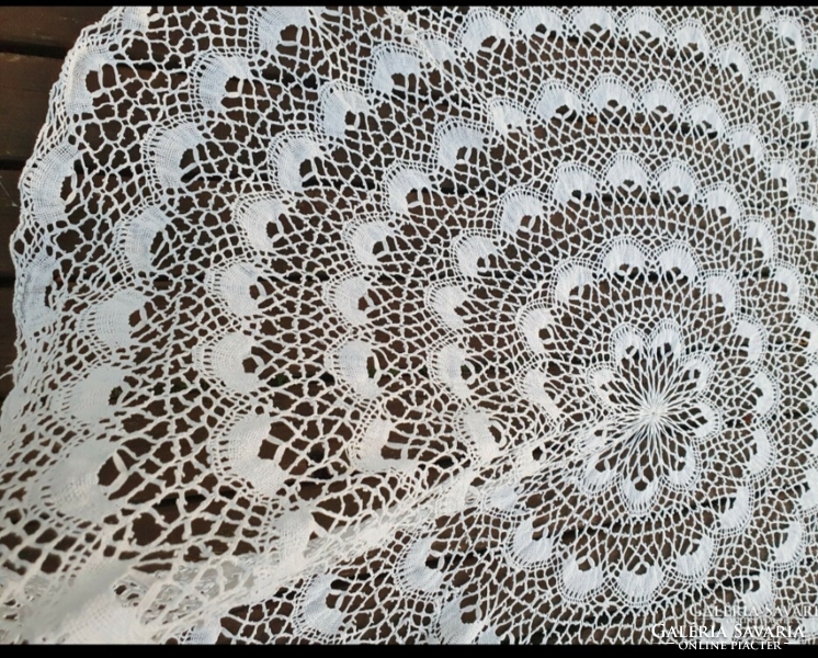 Vert lace round tablecloth