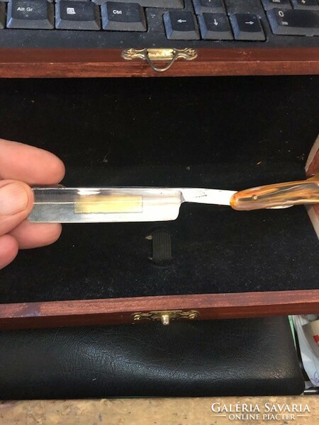Razor, old, excellent for collectors. 16 cm in size. Bone handle