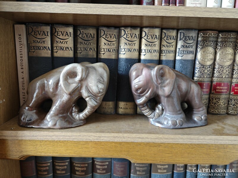 Ceramic elephant bookends.