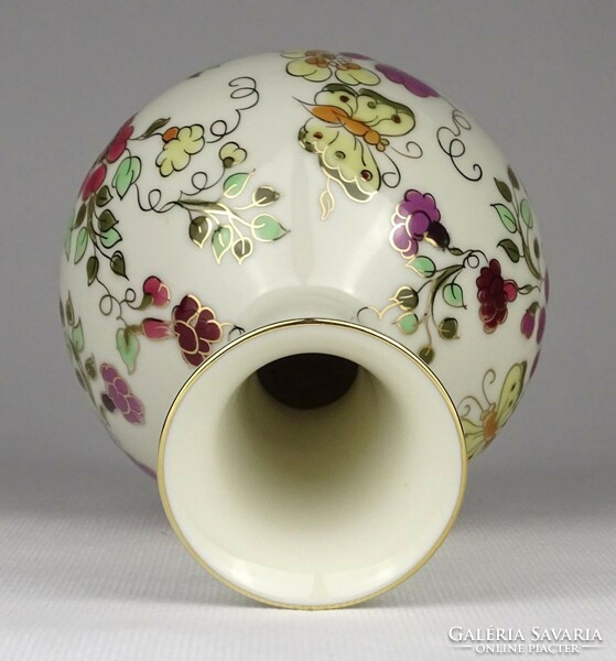 1O365 Régi pillangós vajszínű Zsolnay porcelán váza 15 cm