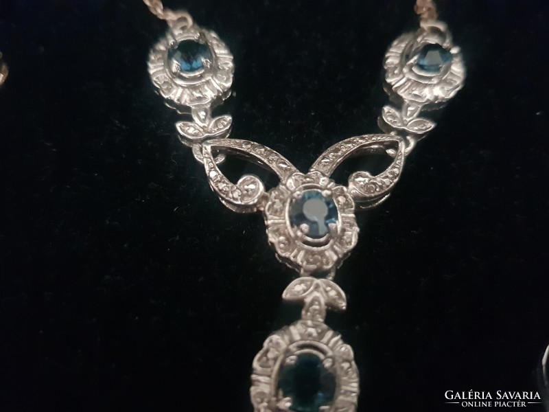 Nagyon szép és elegáns ezüst kék zafír ékszer szett nyakék, fülbevaló és gyűrű