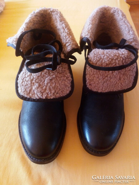 Women's winter boots with fur