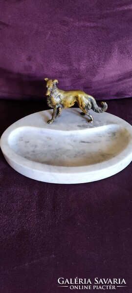 Marble table decoration with figurative bronze statue