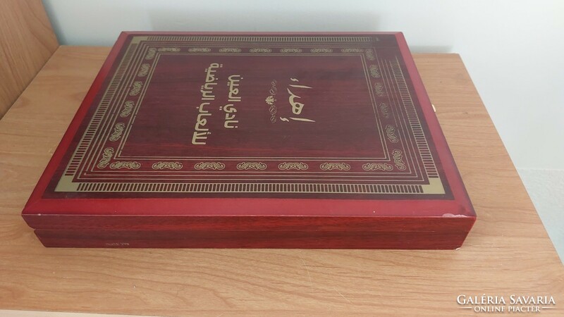 (K) decorative Arabic wooden box 31x25x4 cm