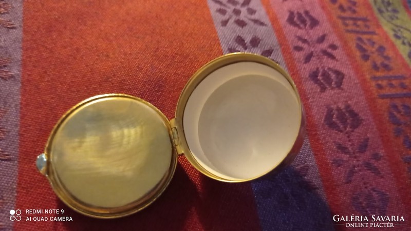Gold colored metal medicine box, snuff box with mineral decoration