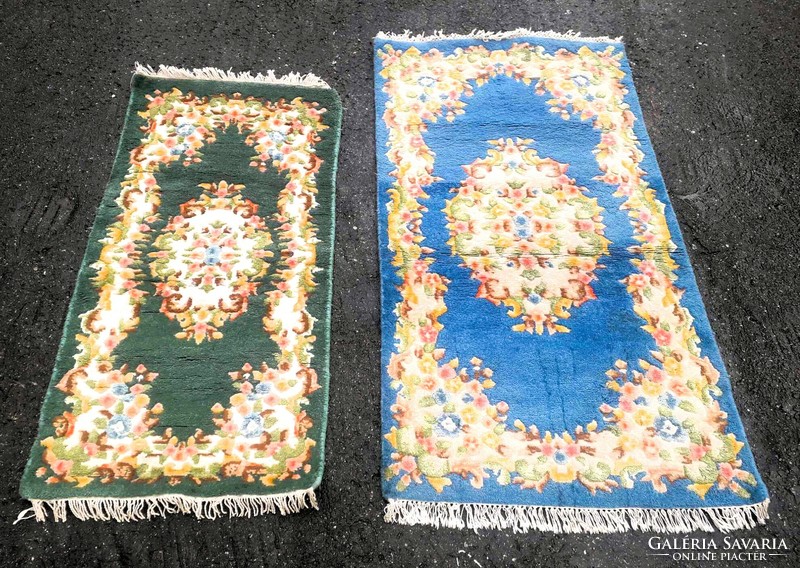 2 woolen carpets.