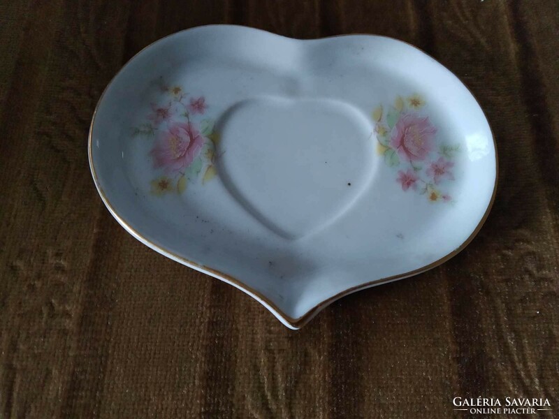 Aranyozott szélű, virág mintás szív alakú csésze és tányér, Iris Cluj jelzésű, 2 db egyben