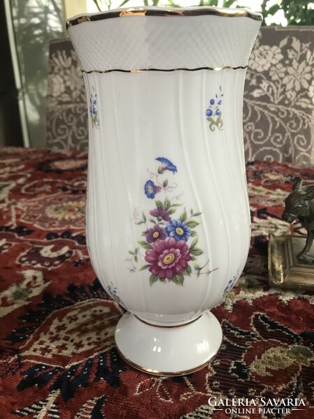 Larger vase from Hollóháza, can be given as a gift