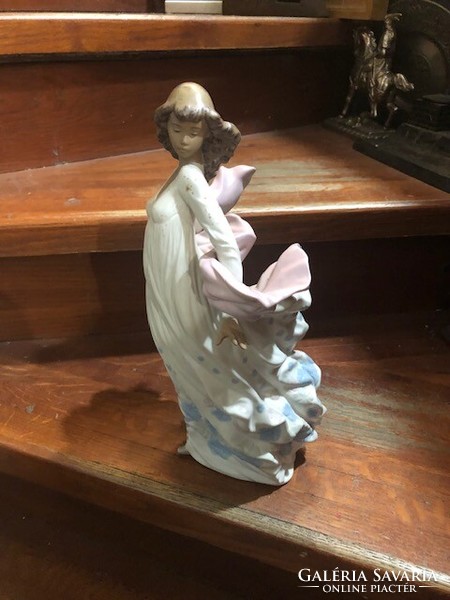 Lladro spanyol porcelán szobor, tavaszi ragyogás, 30 cm-es magasságú