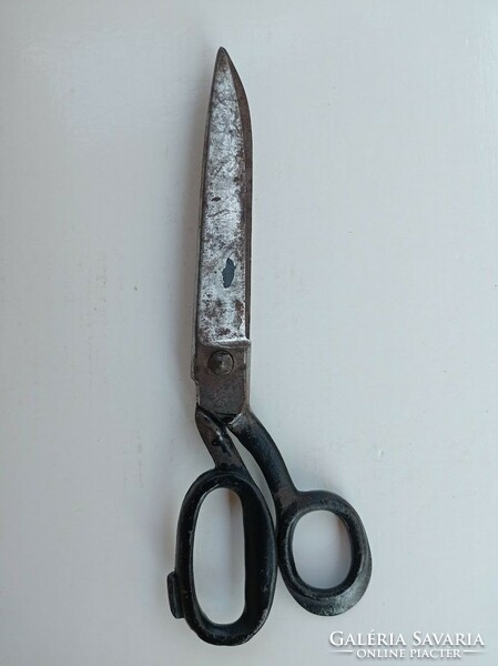 Old, marked tailor's scissors