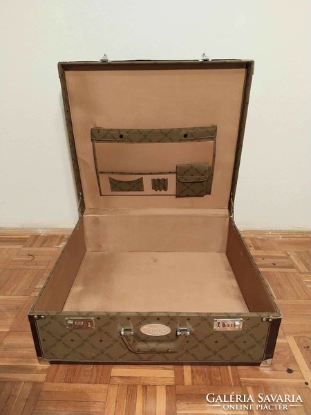 Beautiful, rigid, but silky, soft-coated könig austria suitcase