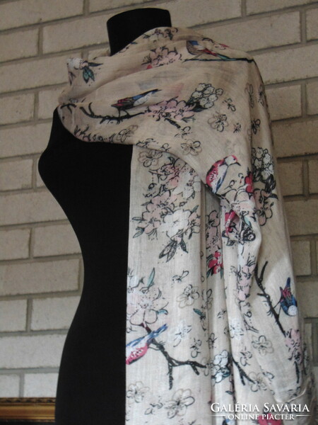 Dreamy scarf with birds and flowers
