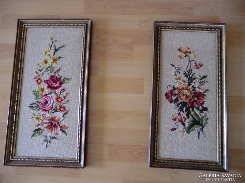 Pictures in a pair of flower bouquets with tapestry embroidery, the frame size differs minimally. 30X58 and 58x55 ext