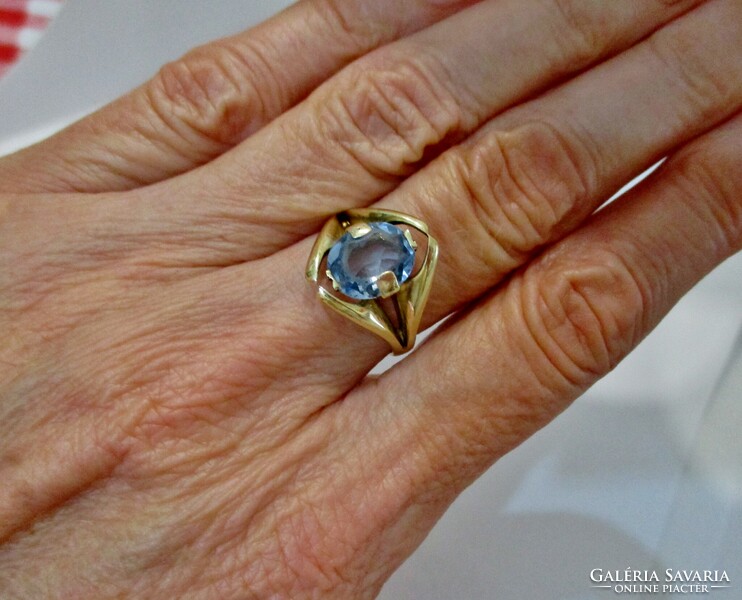 Gyönyörű régi 14kt arany gyűrű nagy kék topáz kővel