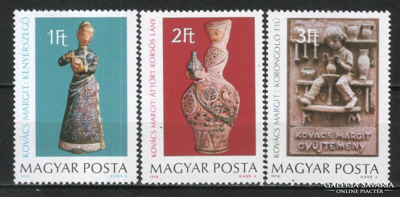 Magyar Postatiszta 3865 MBK 3298-3300
