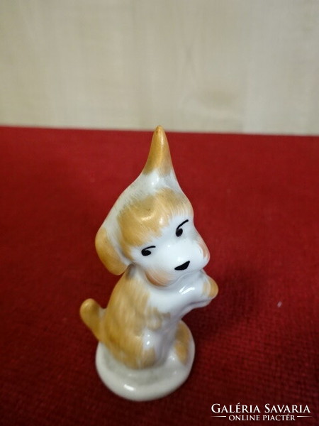 Aquincum porcelain figurine, dog standing on two legs. Jokai.