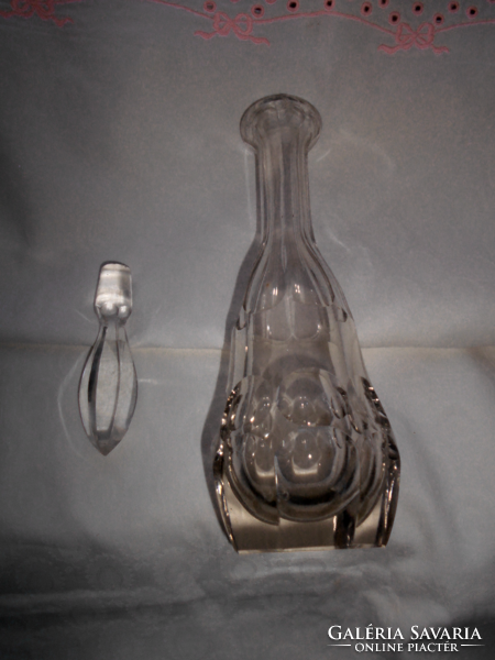 Antik  metszett vízfehér  palack , eredeti metszett dugóval-súlyos kézműves darab