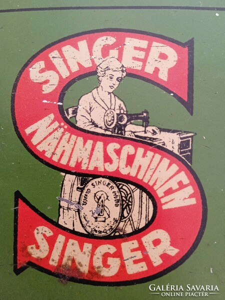 Singer sewing machine box (20s)