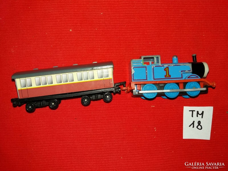 Old quality metal Thomas locomotive from the 1970s with wagon according to the pictures 18.