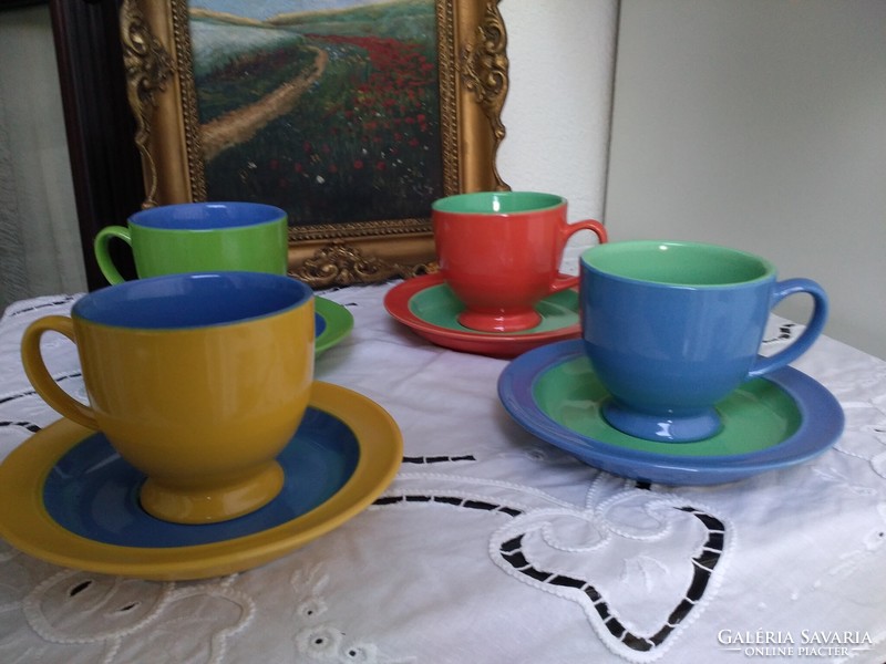 Gyönyörű színes kerámia csészék új állapotban