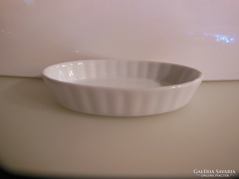 Pie form - 13 x 8 x 2.5 cm - snow white - German - porcelain - flawless