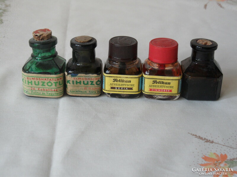 Collection of older small-sized ink and pull-out bottles (5 pcs.)