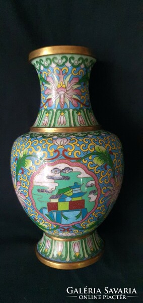 Chinese enamel vase 19cm