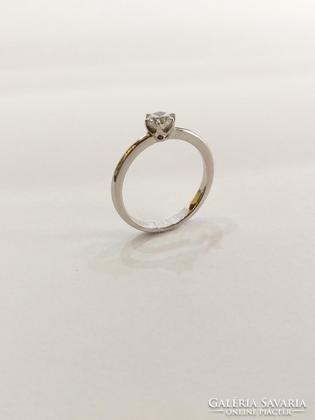 Új, 14 Karátos Fehér arany eljegyzési női gyűrű, 2,49g.  (No. 23/43)
