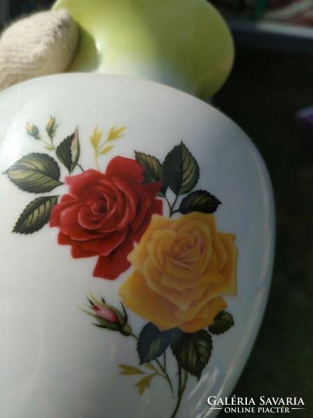 Hollóházi porcelán rózsás váza eladó!