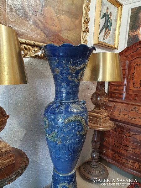 A beautiful 3-part huge Chinese ceramic vase. With very nice workmanship. 170 cm tall with a small defect.