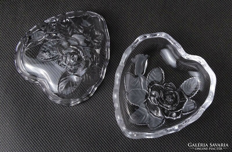 1O836 heart-shaped glass bonbonier with rose decoration