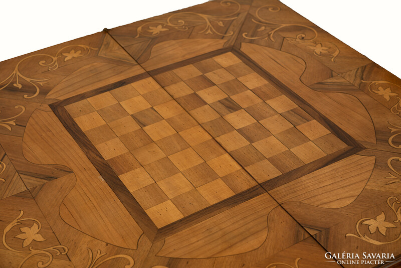 Openable chess table