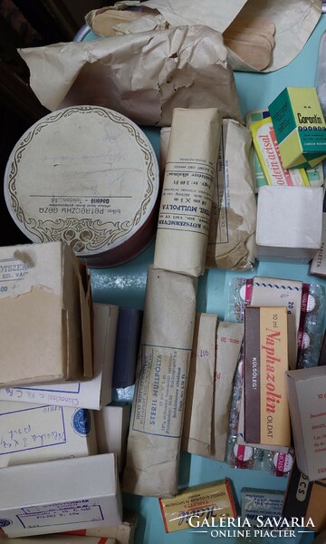 115 db-ból álló régi gyógyszer gyűjtemény kizárólag gyűjteményes célra