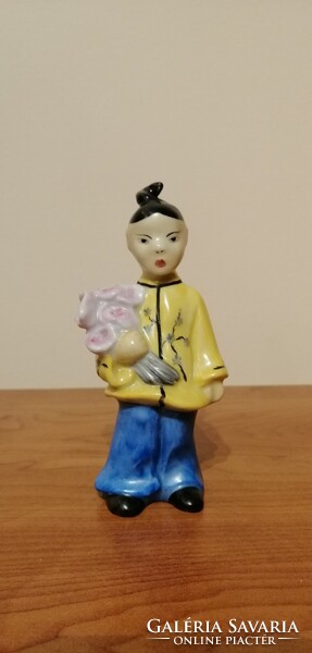 Chinese girl from Herend with flowers