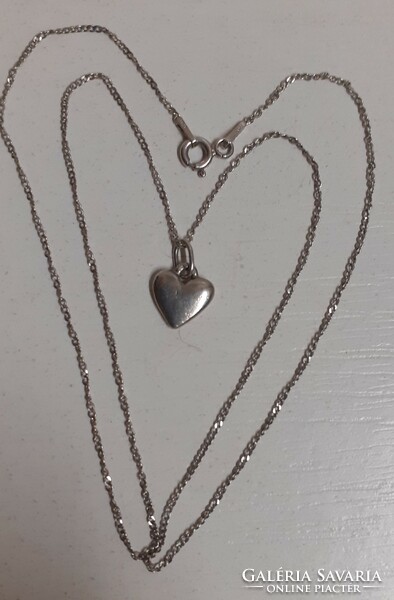Old beautiful condition marked silver necklace with small heart pendant on it