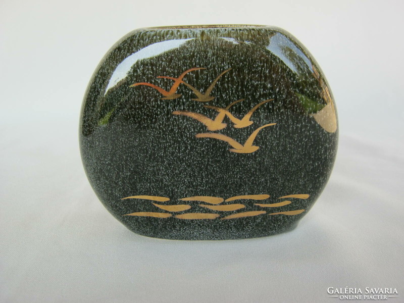 Ceramic vase with birds