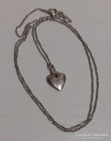 Régi Szép állapotú jelzett  ezüst nyaklánc rajta kis szív medállal