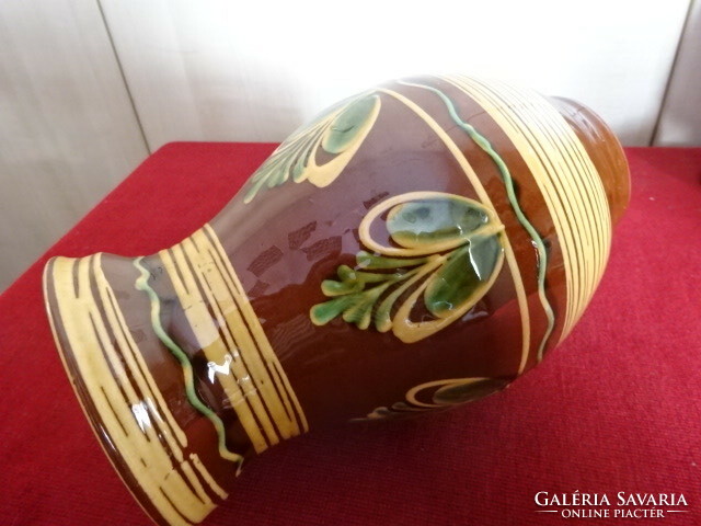 Magyar mázas kerámia váza, zöld motívummal, magassága 21 cm. Jókai.