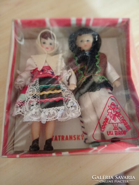 Unopened pair of dolls in folk clothes 10 cm
