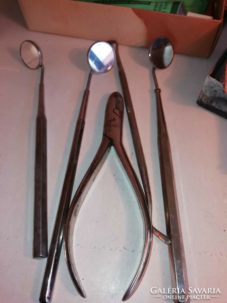 Régi fogorvosi eszközök , kellékek