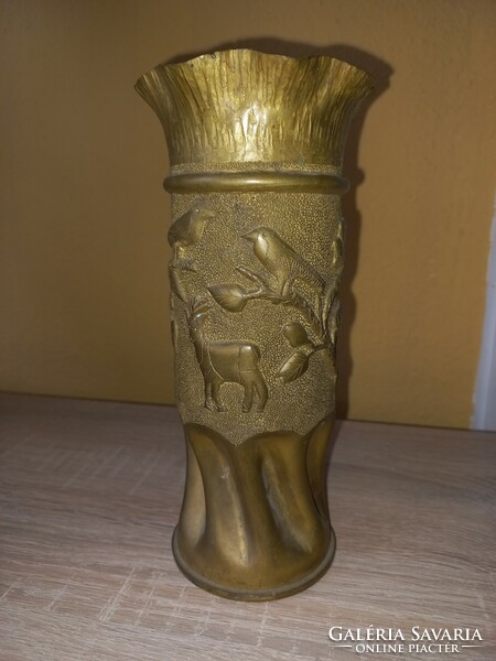 Töltényhüvelyből készült váza