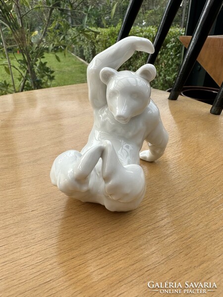 KPM Berlin medve porcelán figura