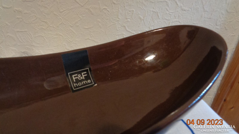Asztalközép  , barna újszerű állapot  F & F jelzéssel  , 26 cm